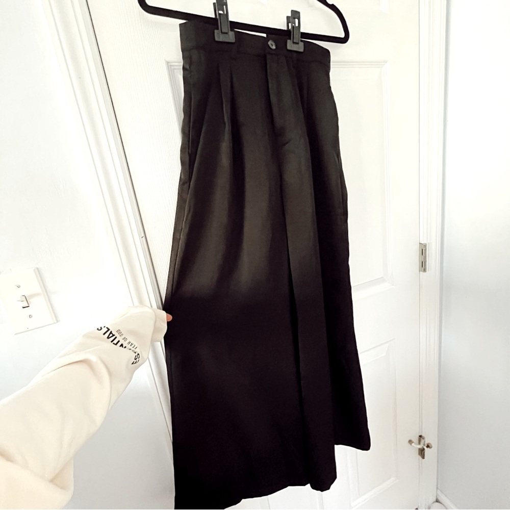 HAZEL BOUTIQUE silky parachute pants size: small